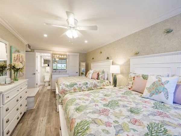 Siesta Key One Bedroom Rental Beach to Bay Community