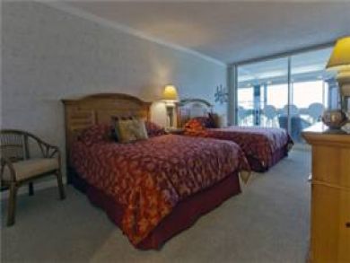 Bedroom with two queen beds Bedroom with two queen beds