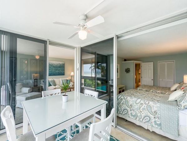 Luxury Beachfront Getaway One bedroom Siesta Key Condo