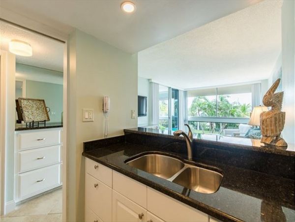 Luxury Beachfront Getaway One bedroom Siesta Key Condo