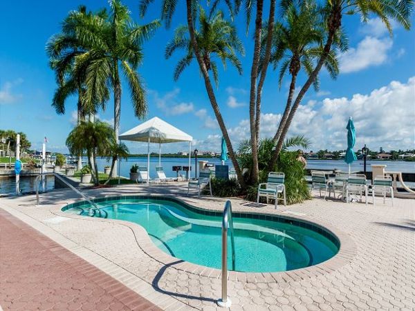 Luxury Beachfront Getaway One bedroom Siesta Key Condo
