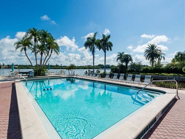 Luxury Beachfront Getaway One bedroom Siesta Key Condo