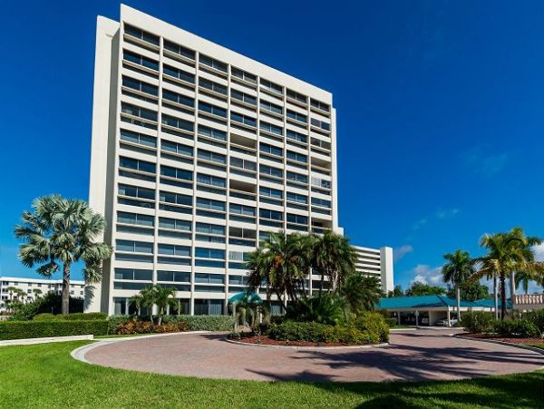 Luxury Beachfront Getaway One bedroom Siesta Key Condo