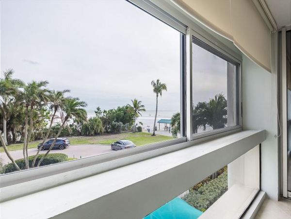Luxury Beachfront Getaway One bedroom Siesta Key Condo