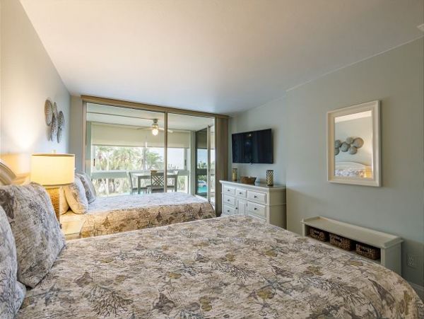 Luxury Beachfront Getaway One bedroom Siesta Key Condo