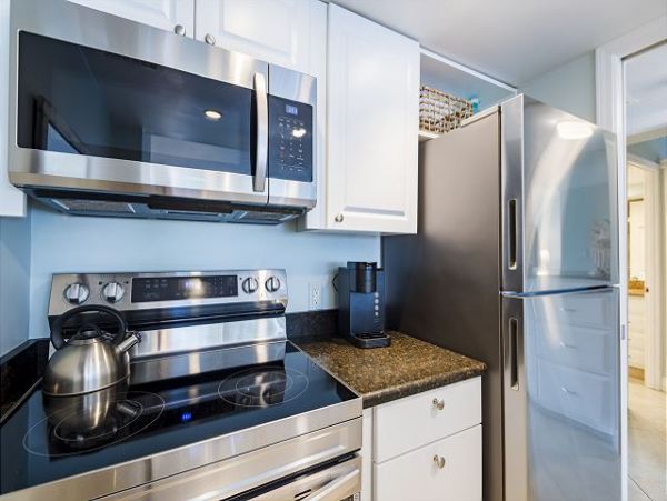 Luxury Beachfront Getaway One bedroom Siesta Key Condo