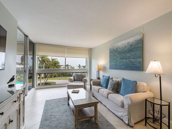 Luxury Beachfront Getaway One bedroom Siesta Key Condo