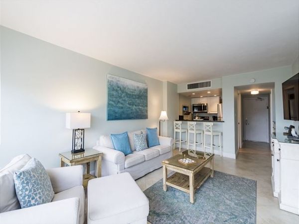 Luxury Beachfront Getaway One bedroom Siesta Key Condo