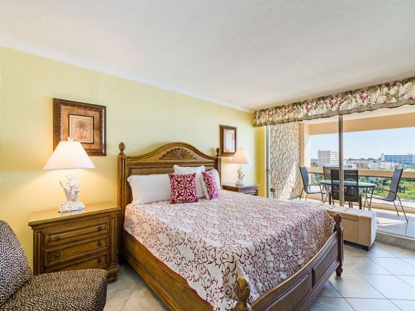 Siesta Key Beachfront Condo - Luxury Gulf View Vacation Rental on Crescent Beach