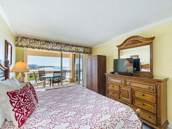 Siesta Key Beachfront Condo - Luxury Gulf View Vacation Rental on Crescent Beach