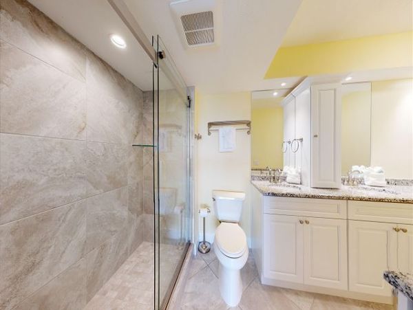 Siesta Key Beachfront Condo - Luxury Gulf View Vacation Rental on Crescent Beach