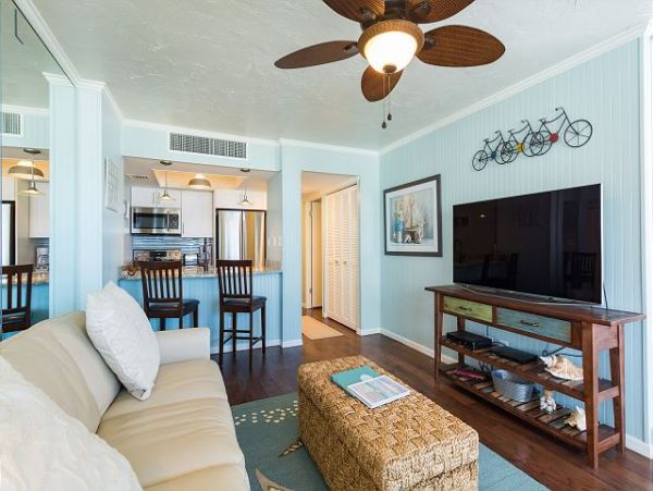 Partial Gulf Views Siesta Key One Bedroom Condo On Beach