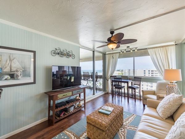 Partial Gulf Views Siesta Key One Bedroom Condo On Beach