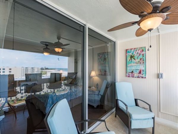 Partial Gulf Views Siesta Key One Bedroom Condo On Beach