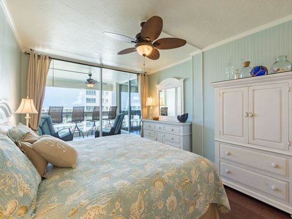 Partial Gulf Views Siesta Key One Bedroom Condo On Beach