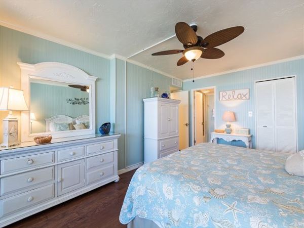 Partial Gulf Views Siesta Key One Bedroom Condo On Beach