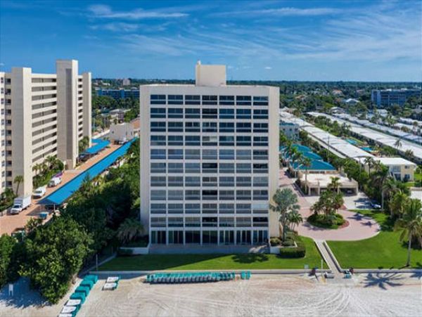 Siesta Key. Beachfront Condo Complex - Sleeps 6 Guests