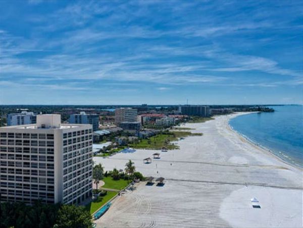 Siesta Key. Beachfront Condo Complex - Sleeps 6 Guests