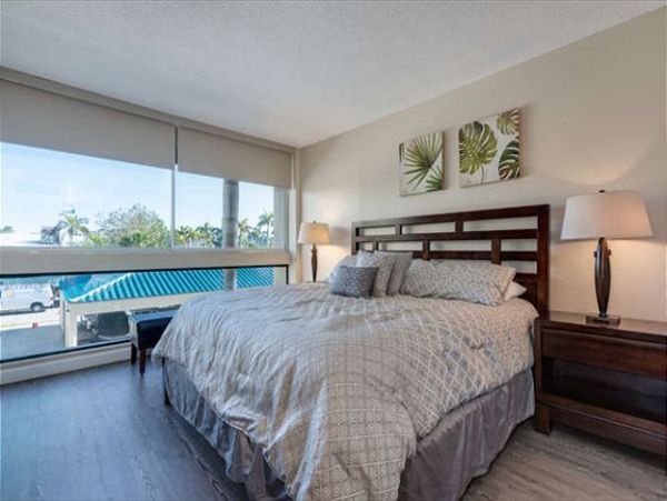 Siesta Key. Beachfront Condo Complex - Sleeps 6 Guests