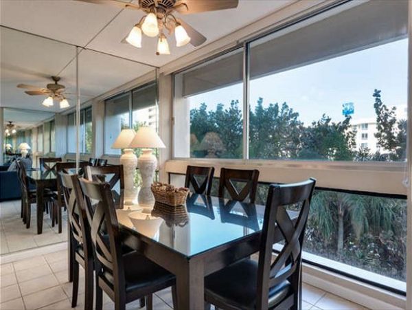 Siesta Key. Beachfront Condo Complex - Sleeps 6 Guests