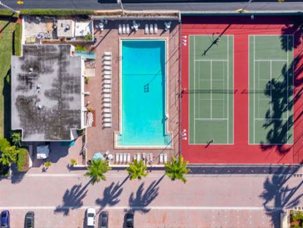 Siesta Key. Beachfront Condo Complex - Sleeps 6 Guests