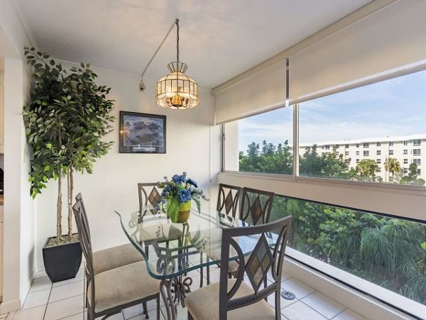 Beachfront Lovely Siesta Key Condo