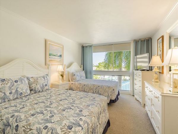 Beachfront Lovely Siesta Key Condo
