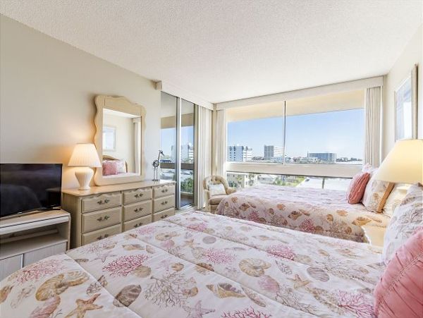 On Beach Siesta Key Vacation Condo Two Bedrooms Sleeps 6