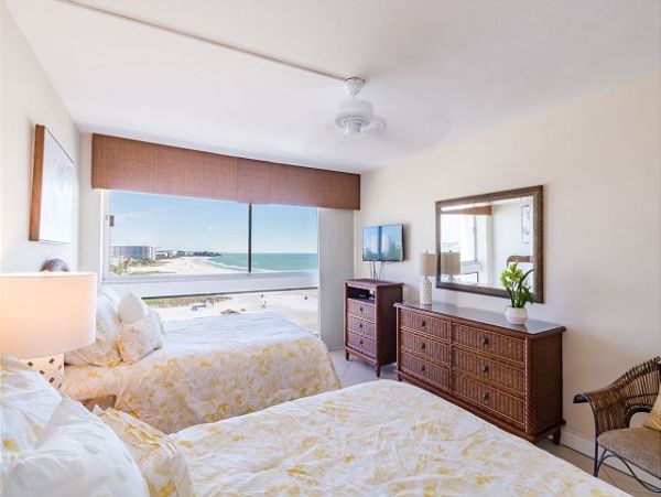 Two Bedroom Condo in Siesta Key on Beach Great Ocean Views