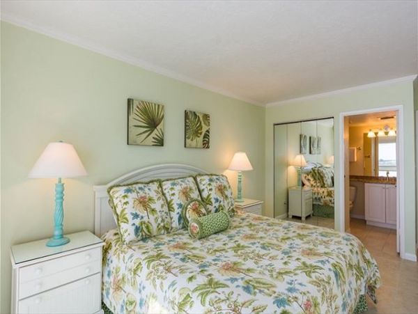 Amazing Bay to Beach Vacation Condo on Siesta Key