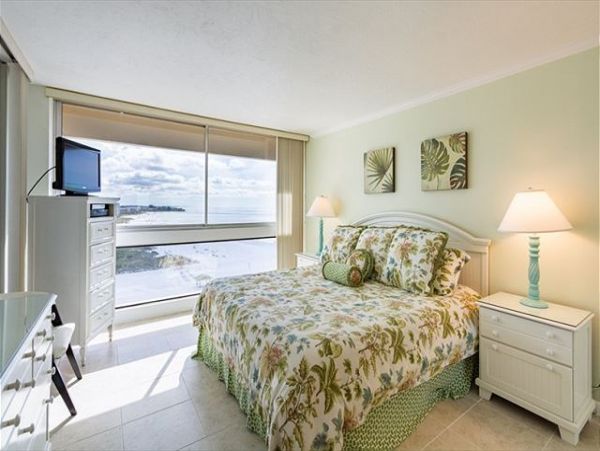 Amazing Bay to Beach Vacation Condo on Siesta Key