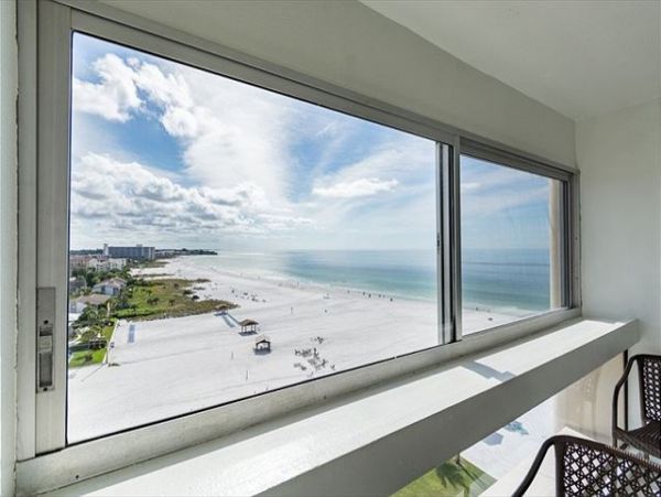 Amazing Bay to Beach Vacation Condo on Siesta Key