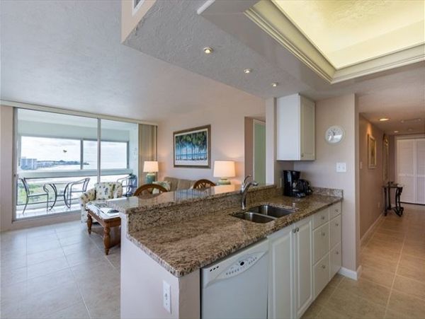 Amazing Bay to Beach Vacation Condo on Siesta Key