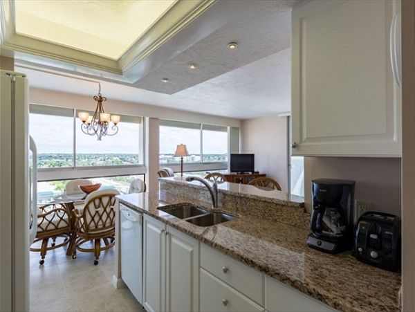 Amazing Bay to Beach Vacation Condo on Siesta Key