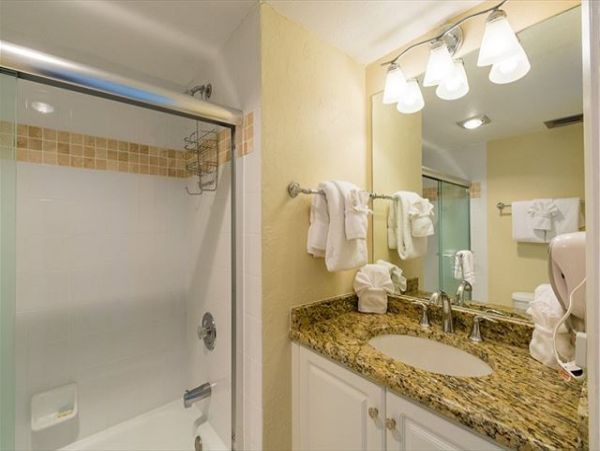 Amazing Bay to Beach Vacation Condo on Siesta Key