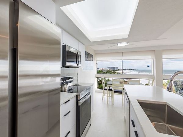 2 Bed 2 Bath Condominium with Gulf Front Views Sleeps 6
