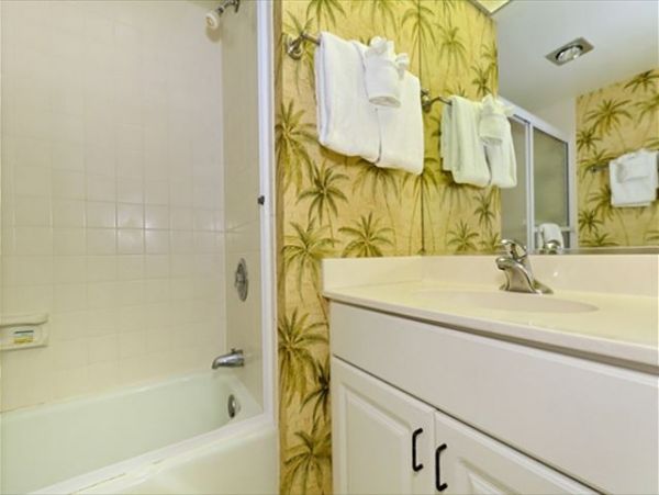 Siesta Key Lovely Two Bedroom Vacation Condo