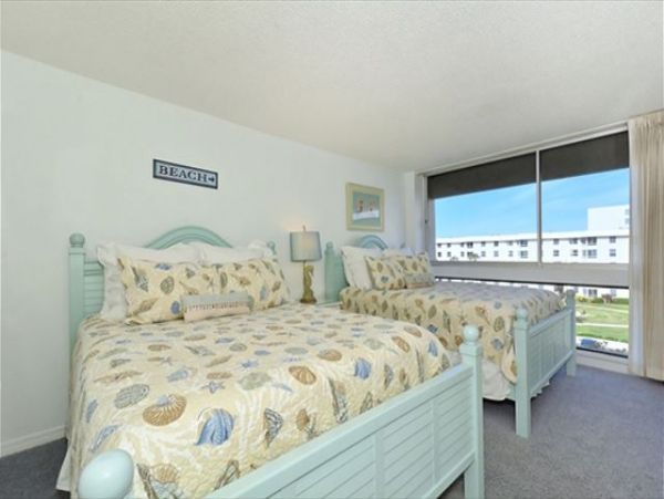 Siesta Key Lovely Two Bedroom Vacation Condo