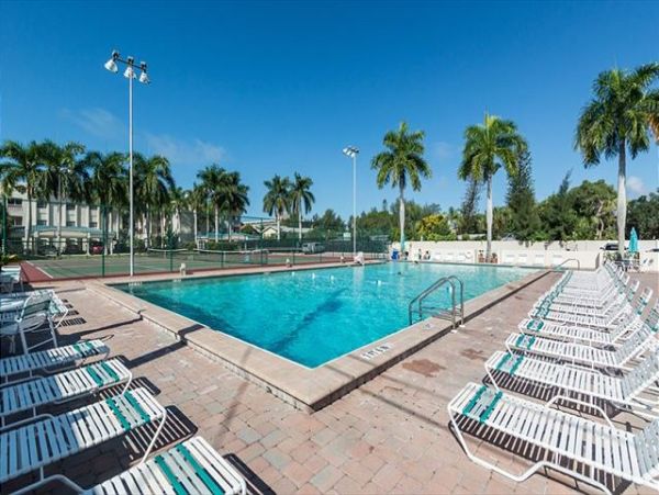 Siesta Key Lovely Two Bedroom Vacation Condo