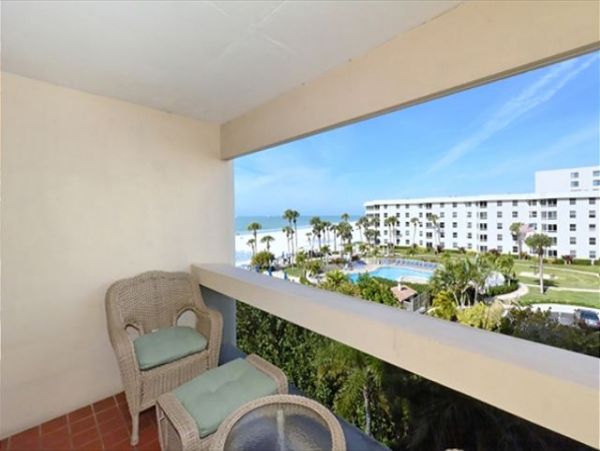 Siesta Key Lovely Two Bedroom Vacation Condo