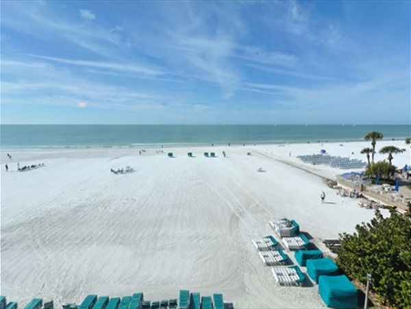 Siesta Key Lovely Two Bedroom Vacation Condo
