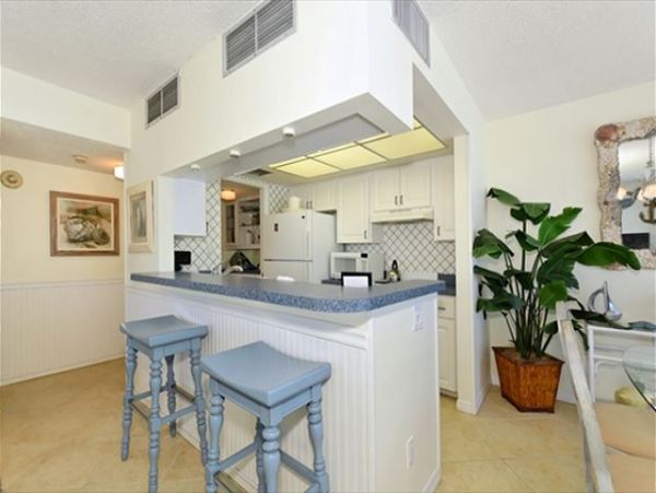 Siesta Key Lovely Two Bedroom Vacation Condo