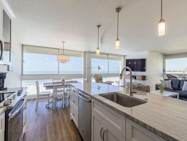 Siesta Key Gulf Front Condominium For 6 Guests