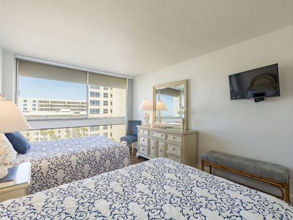 Siesta Key Gulf Front Condominium For 6 Guests