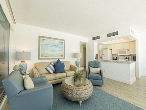 Beach 2 Bedroom Condo with Gulf Views Sleeps 6 Guests