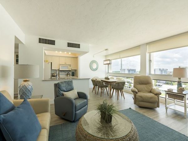 Beach 2 Bedroom Condo with Gulf Views Sleeps 6 Guests