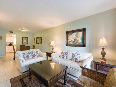 One Bedroom Beach Condo Sleeps 4 with Communal Pool