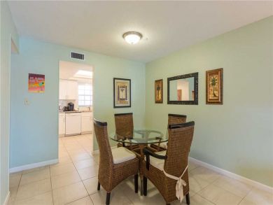 One Bedroom Beach Condo Sleeps 4 with Communal Pool