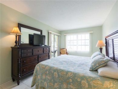 One Bedroom Beach Condo Sleeps 4 with Communal Pool