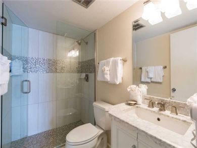 One Bedroom Beach Condo Sleeps 4 with Communal Pool